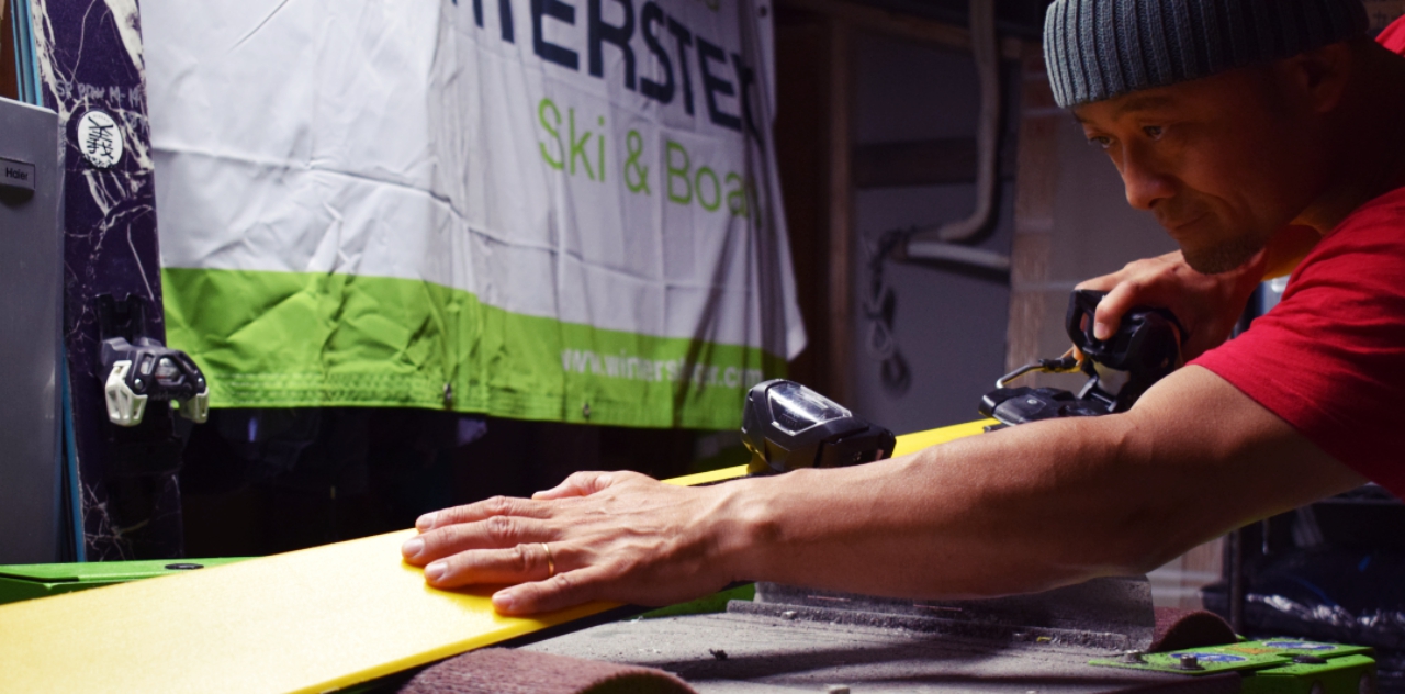 Hot wax service for rental ski and snowboard equipment